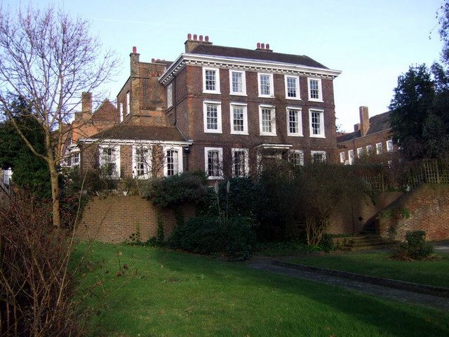 Well Walk and Burgh House, Well Walk and New End Square